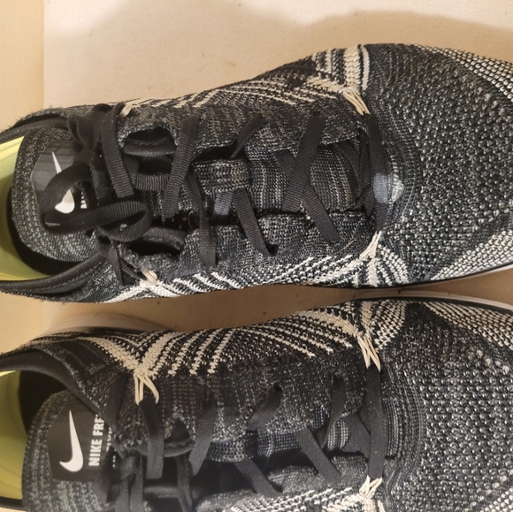 Nike Free TR Flyknit Black Gray & White Size US 10 UK 7.5 EUR42 Women's Sneaker - Picture 2 of 15